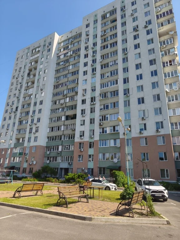 Продам 2 кімнатну квартиру в м Обухів, вул Академічна