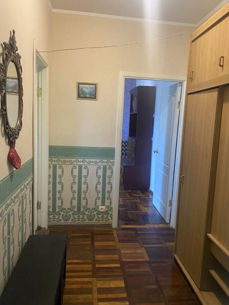 Продаж 2 - кімнатної квартири у Бакинському кв-лі, б.2