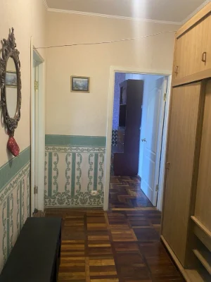 Продаж 2 - кімнатної квартири у Бакинському кв-лі, б.2