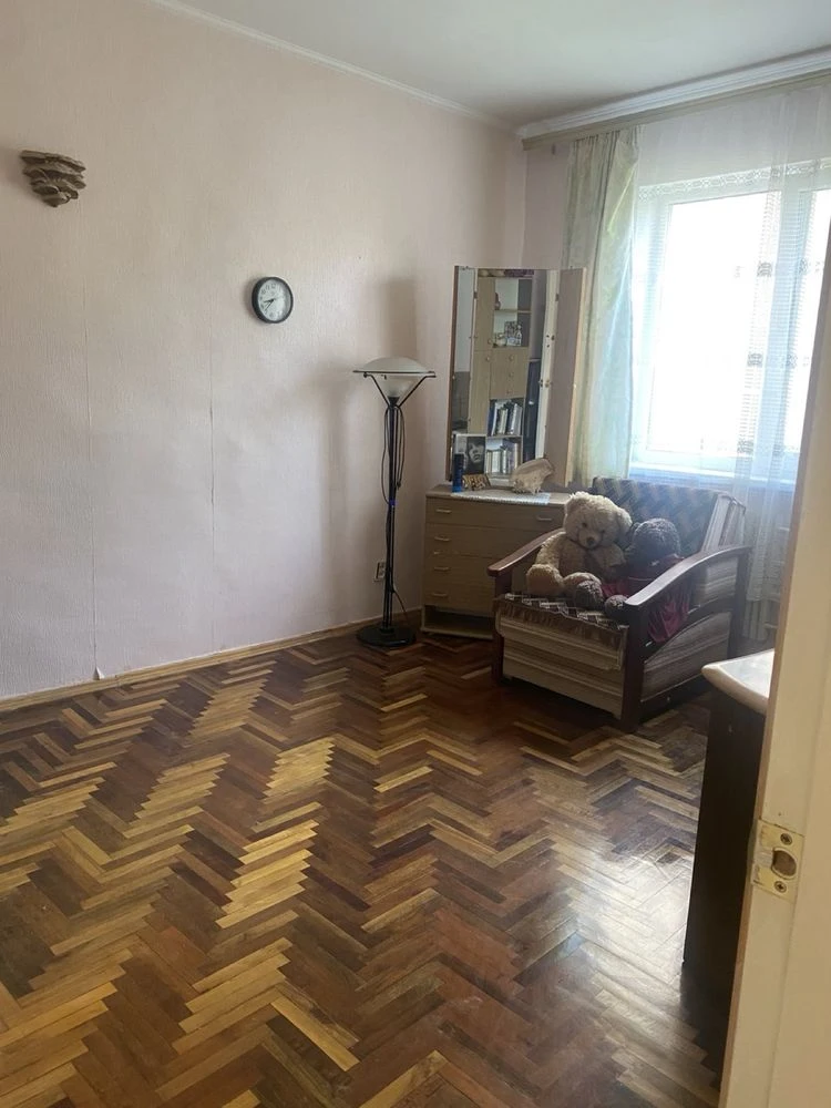 Продаж 2 - кімнатної квартири у Бакинському кв-лі, б.2