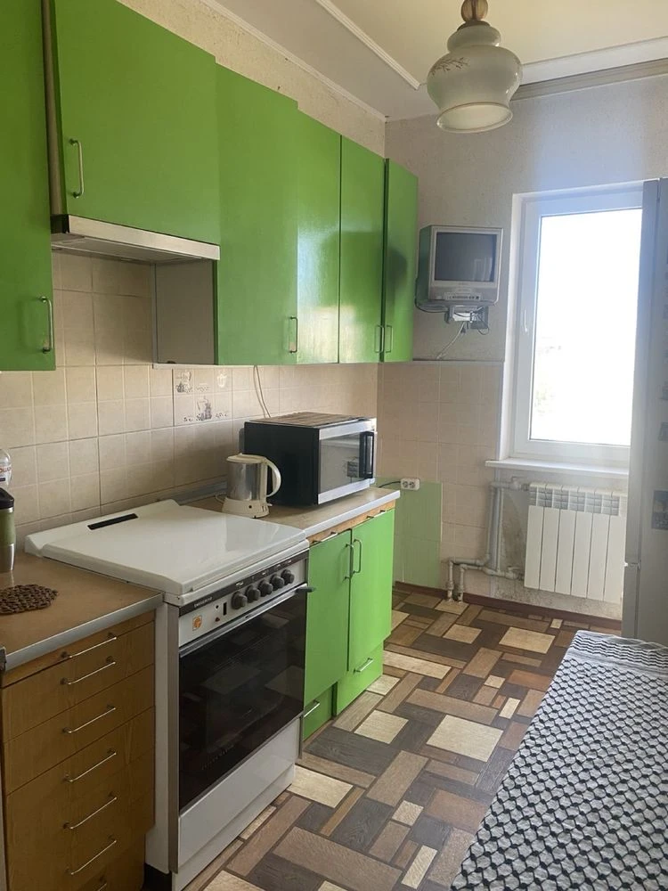 Продаж 2 - кімнатної квартири у Бакинському кв-лі, б.2