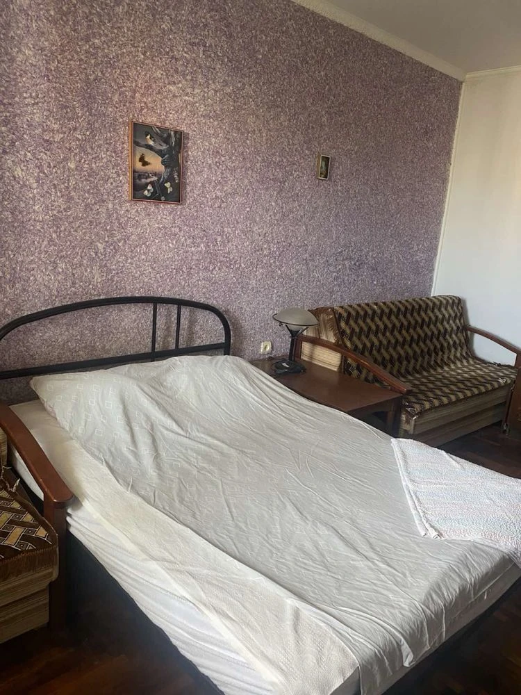 Продаж 2 - кімнатної квартири у Бакинському кв-лі, б.2