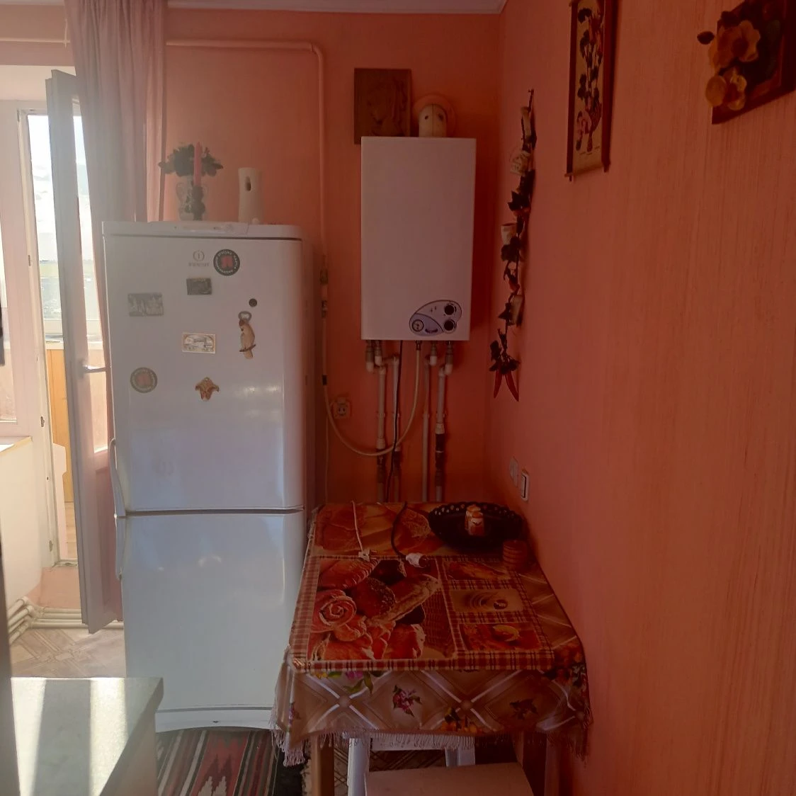 Продається в центрі міста 4х кімнатна квартира.