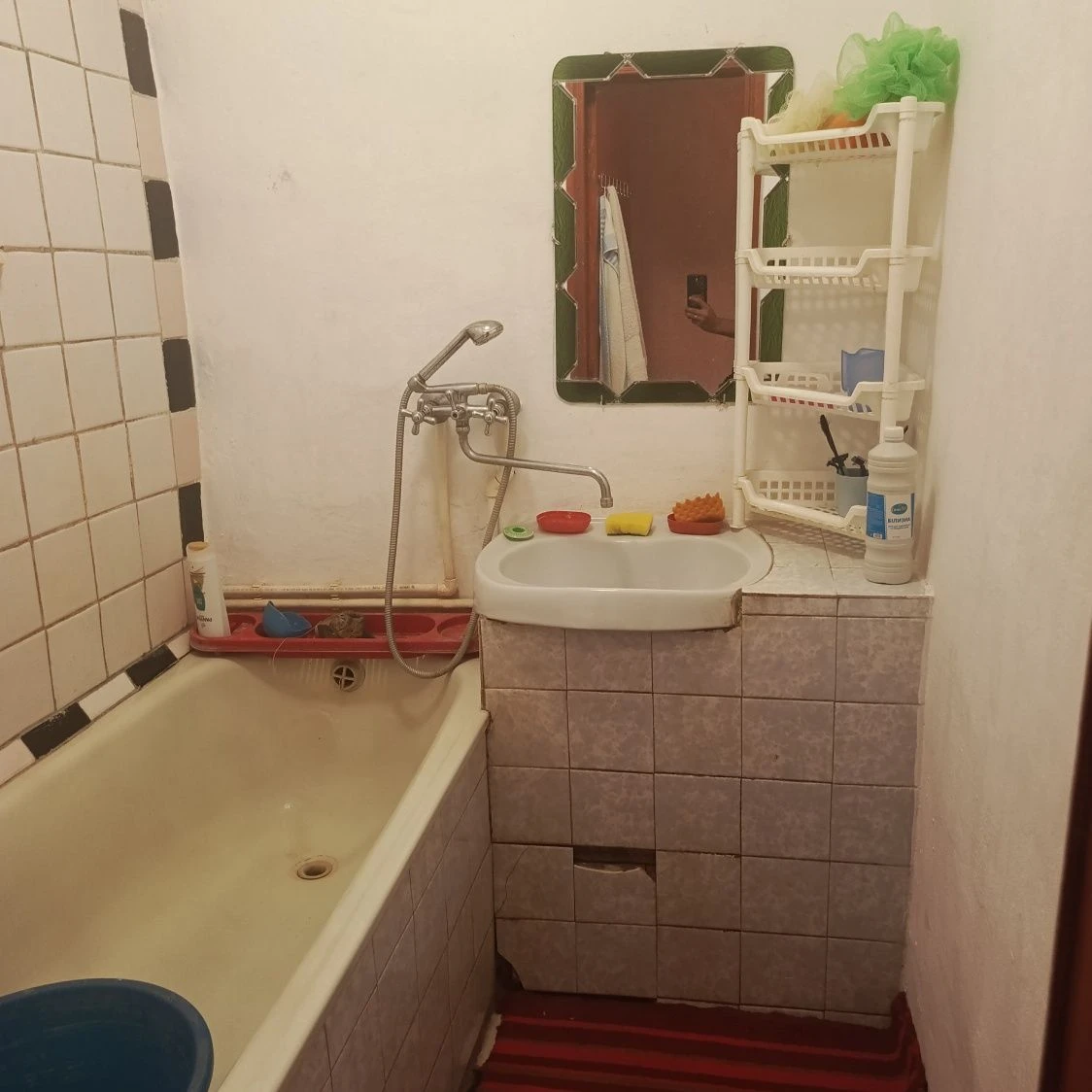 Продається в центрі міста 4х кімнатна квартира.