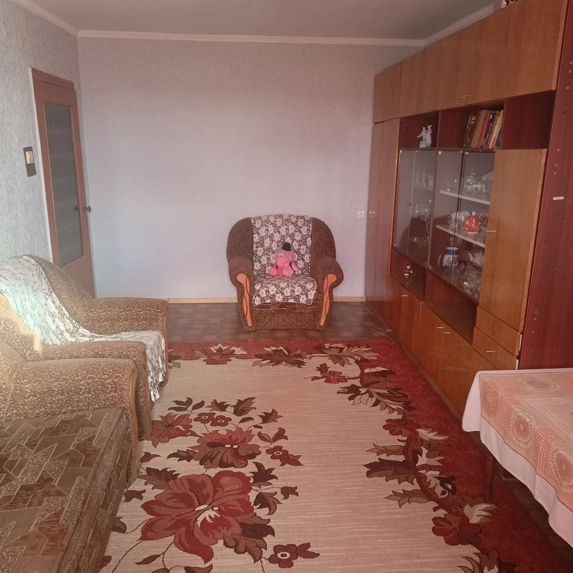 Продається в центрі міста 4х кімнатна квартира.