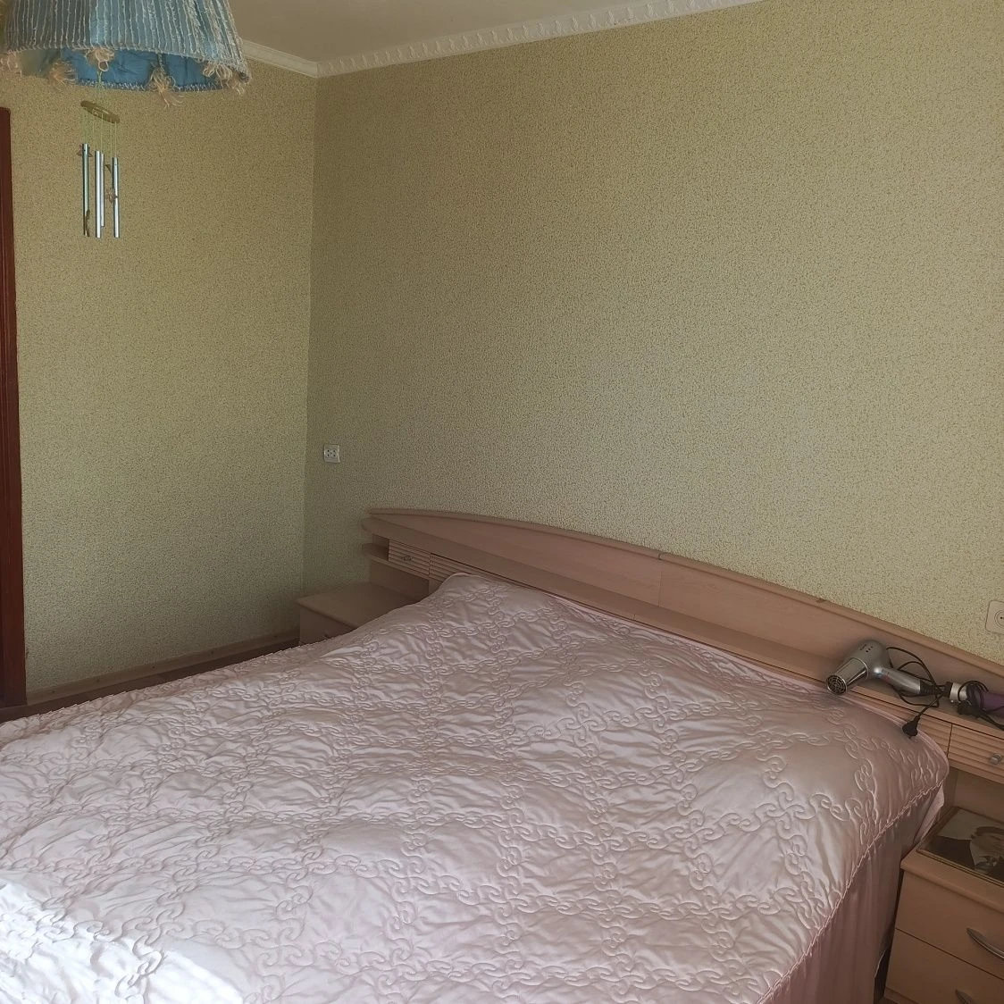 Продається в центрі міста 4х кімнатна квартира.