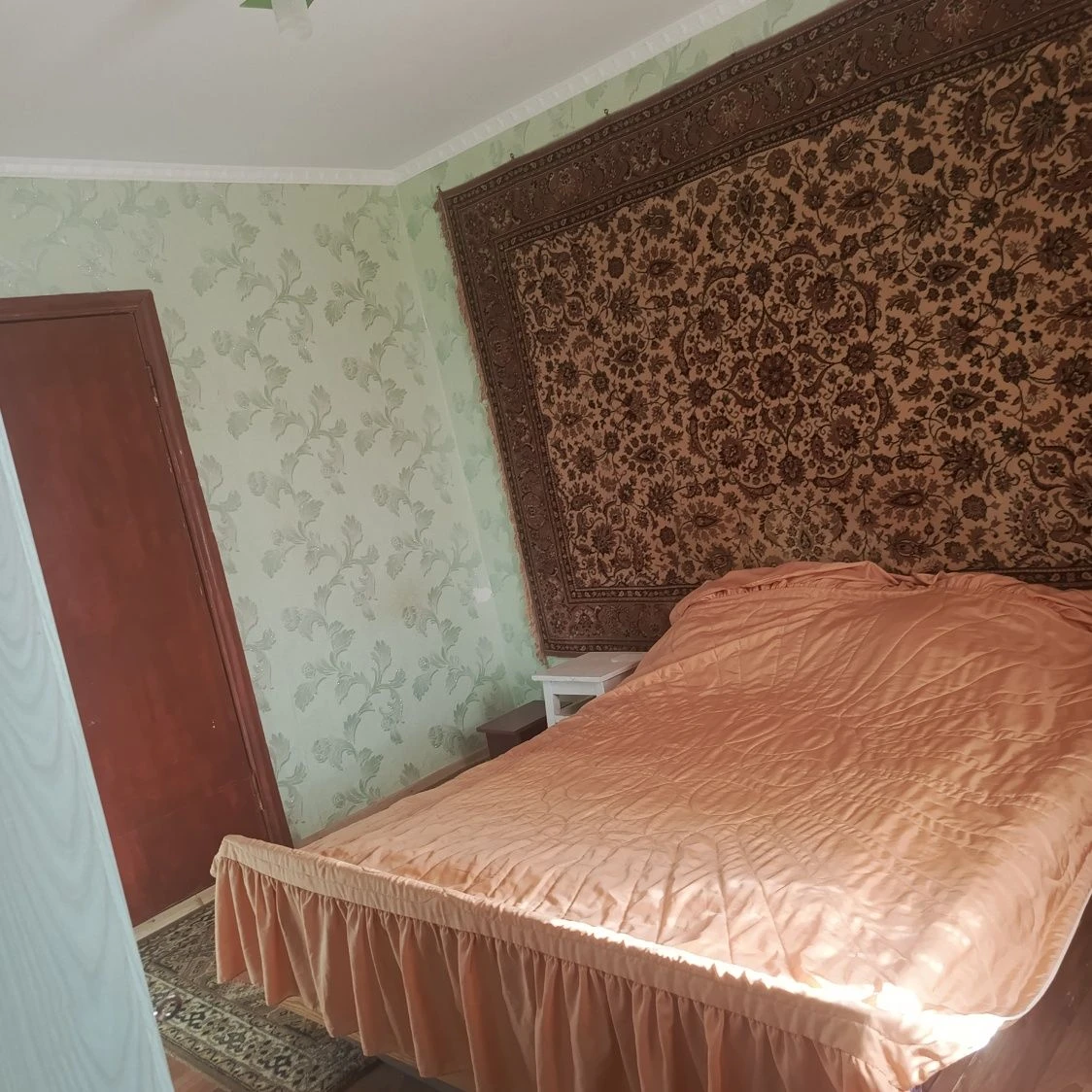 Продається в центрі міста 4х кімнатна квартира.