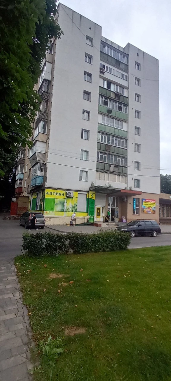 Продається в центрі міста одно кімнатна квартира.