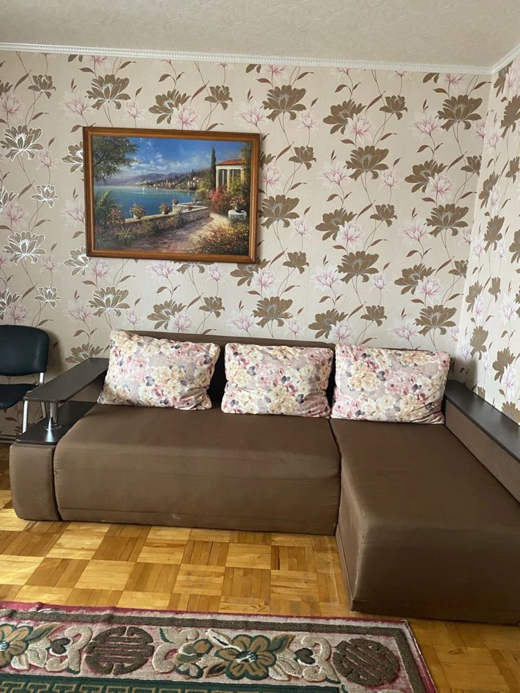 Продам  2-х кімнатну квартиру в центрі міста