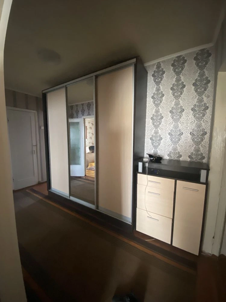 Продам  2-х кімнатну квартиру в центрі міста