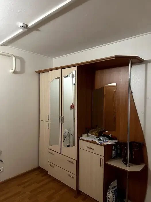 Продається трикімнатна квартира (чеське планування) з автоно