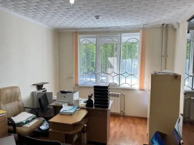 Продається трикімнатна квартира (чеське планування) з автоно