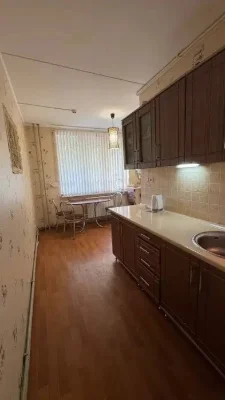 Продається трикімнатна квартира (чеське планування) з автоно
