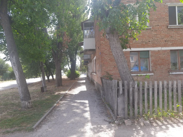 Продаж 3 кімнатної квартири в центрі міста.