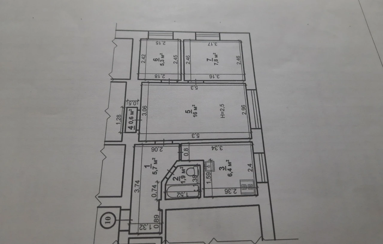 Продаж 3 кімнатної квартири в центрі міста.