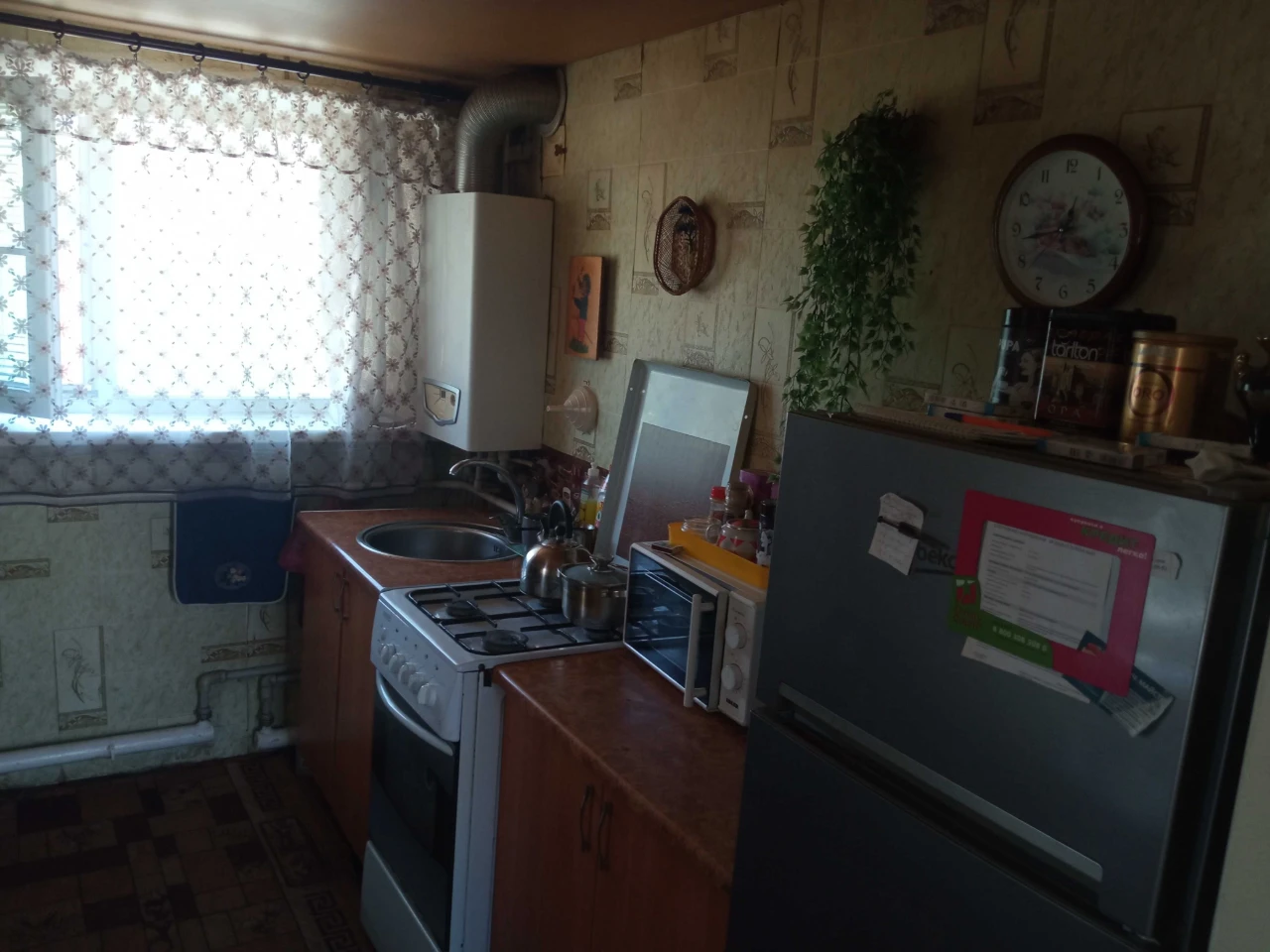 Продається 2 кімнатна кваритира в центрі.