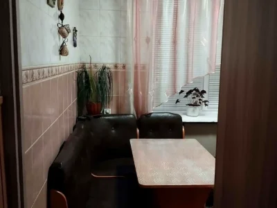 Продаж квартири 2-кімн. 43 м² 1/5 пов.