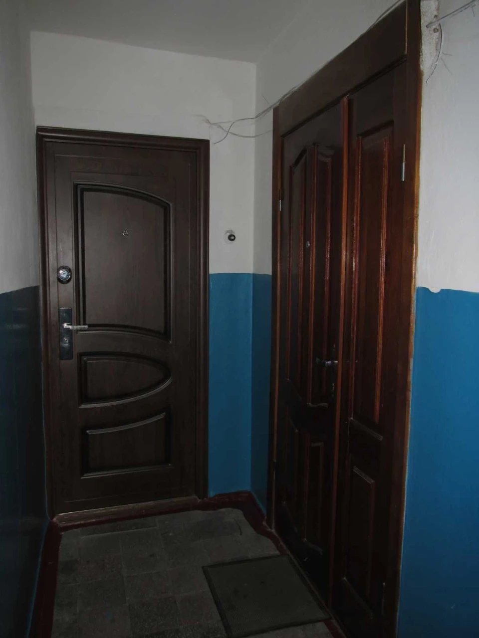 Продам 2 кімнатну квартиру по вул. Святомиколаївській (р-н з