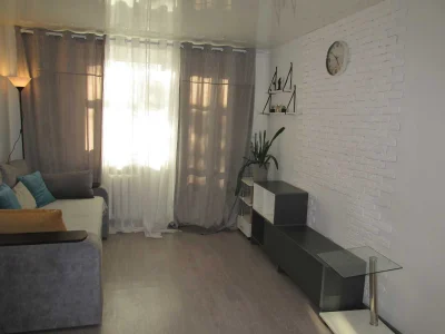 Продам 1 кімнатну квартиру по вул. Братській ( Центр міста )