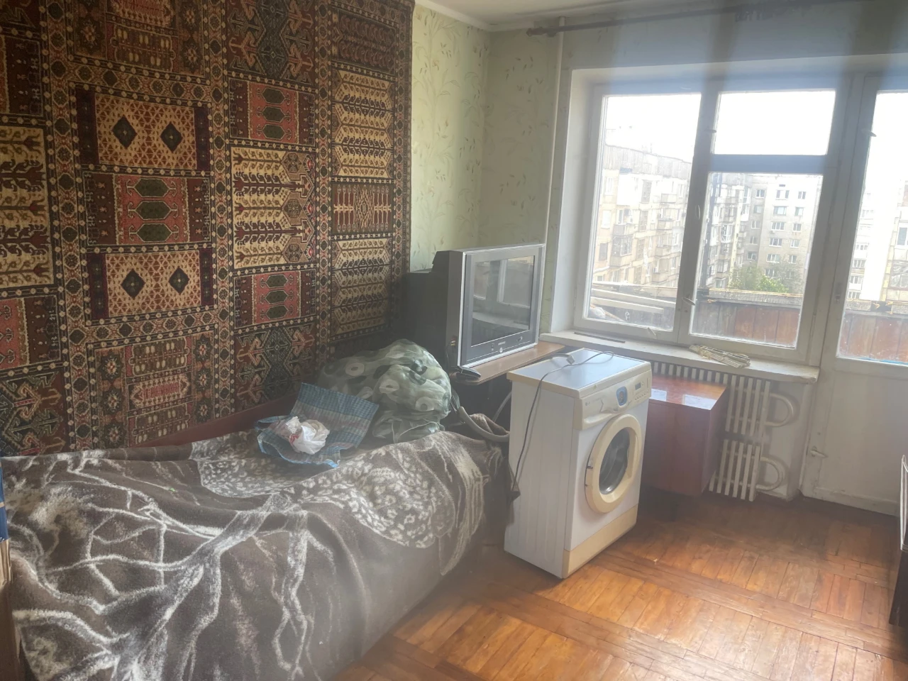 Продається 3кімнатна квартира на 9 поверсі на квадраті