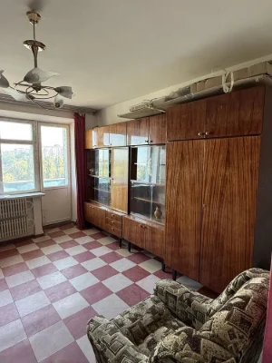Продам трьохкімнатну квартиру на 8 поверсі (р-н Кірово)