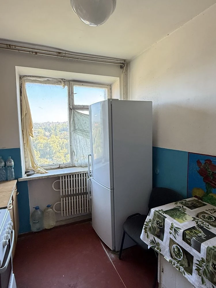 Продам трьохкімнатну квартиру на 8 поверсі (р-н Кірово)