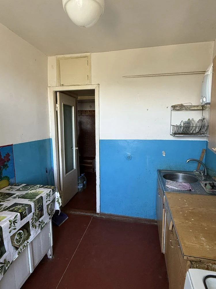 Продам трьохкімнатну квартиру на 8 поверсі (р-н Кірово)