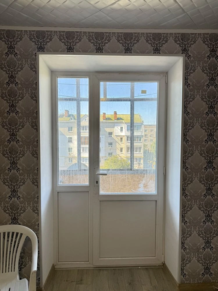 Продам 3 кімнатну квартиру на 2 поверсі (р-н готелю Дружба)