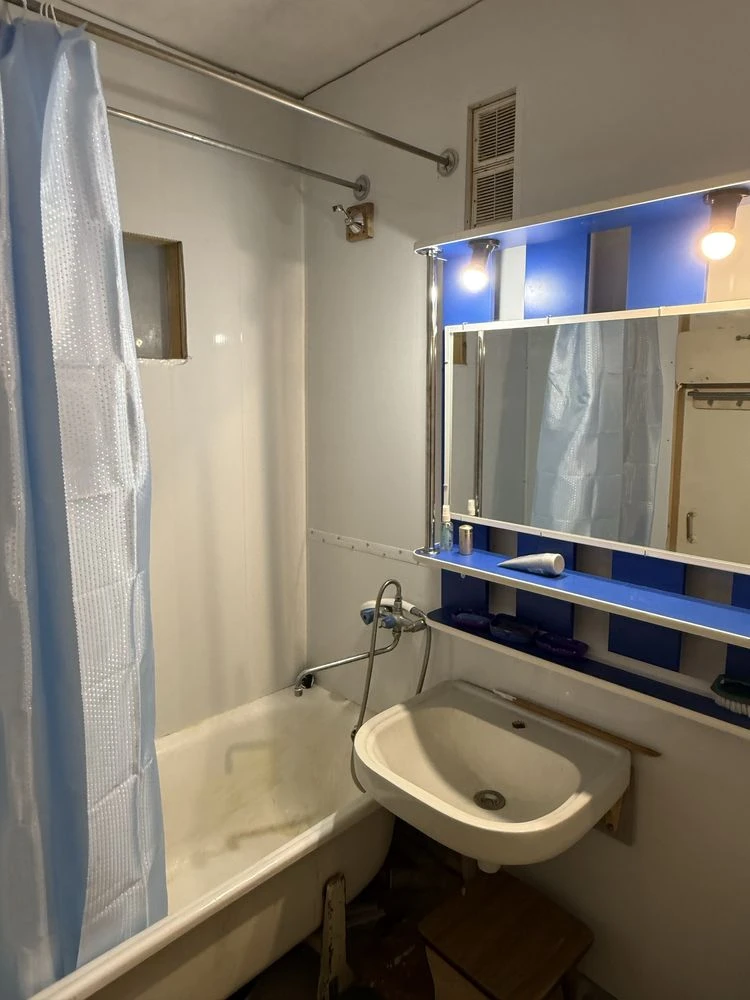 Продам 3 кімнатну квартиру на 2 поверсі (р-н готелю Дружба)