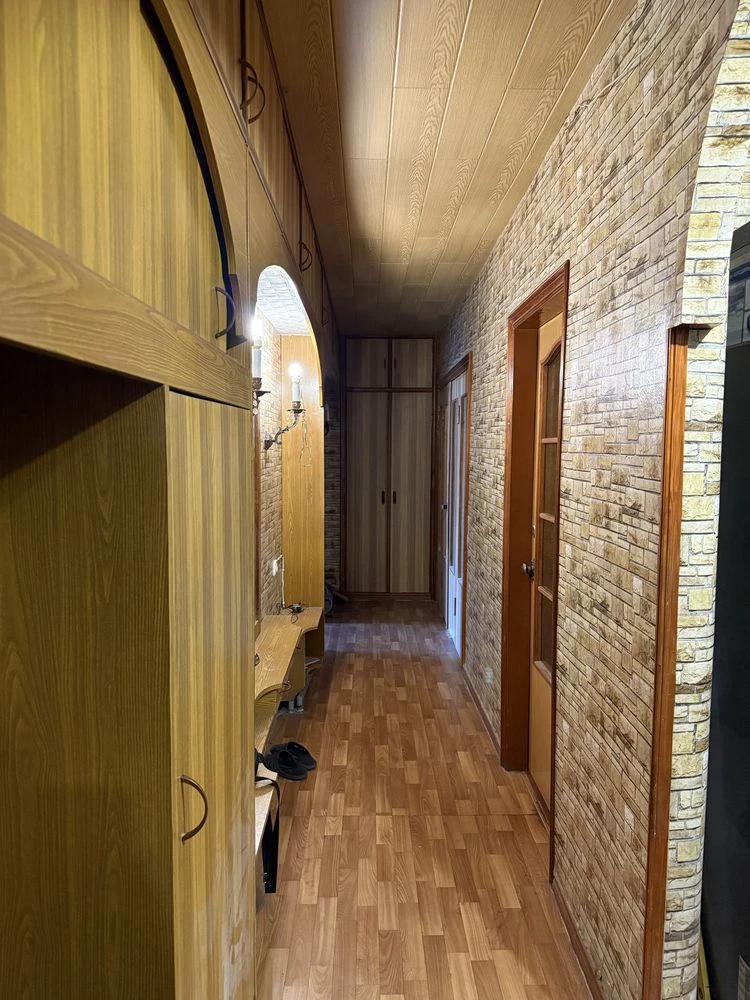 Продам 3 кімнатну квартиру на 2 поверсі (р-н готелю Дружба)