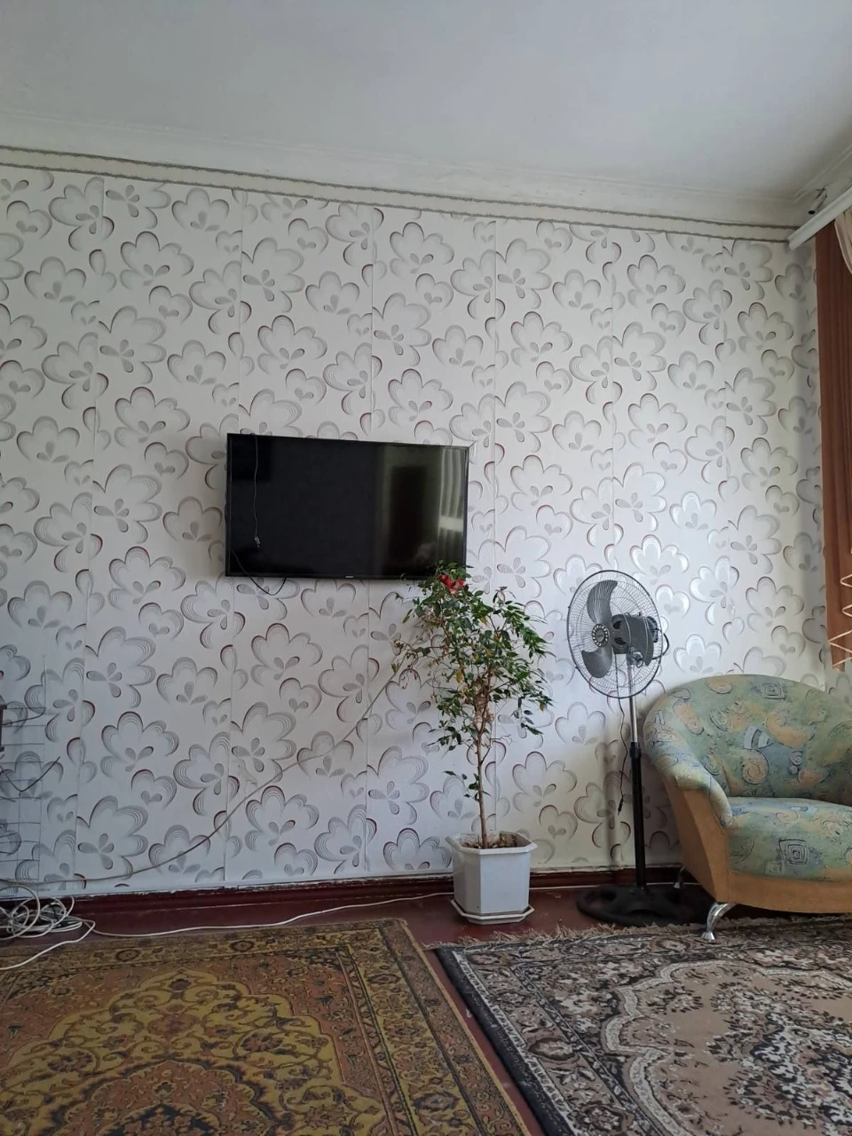 Продам двокімнатну квартиру пл. Покровська