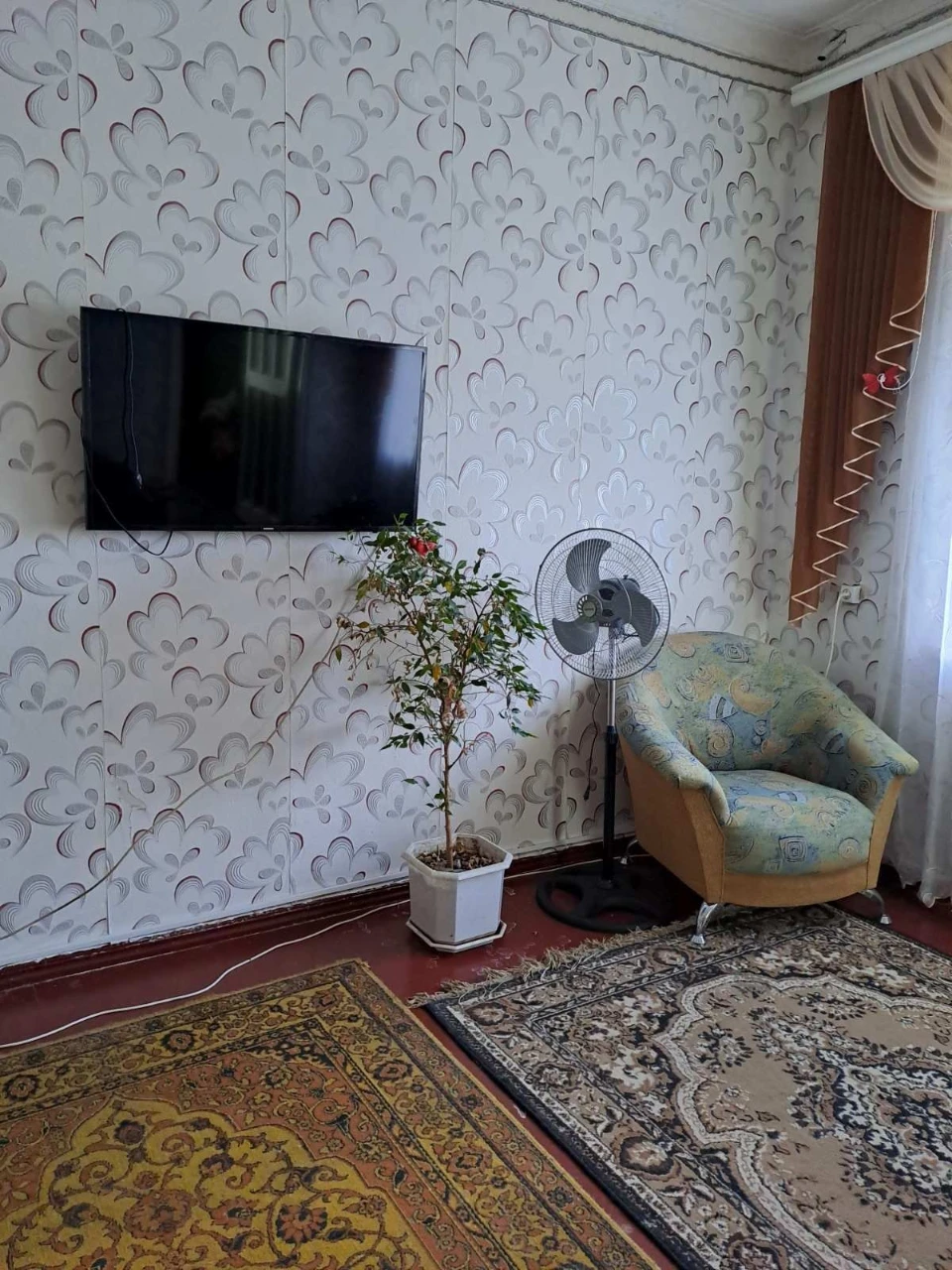 Продам двокімнатну квартиру пл. Покровська