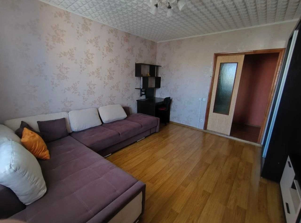 Продам 3 кімнатну квартиру по вул. 6 Грудня  (р-н Файномарке