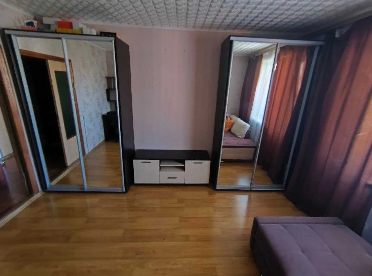 Продам 3 кімнатну квартиру по вул. 6 Грудня  (р-н Файномарке