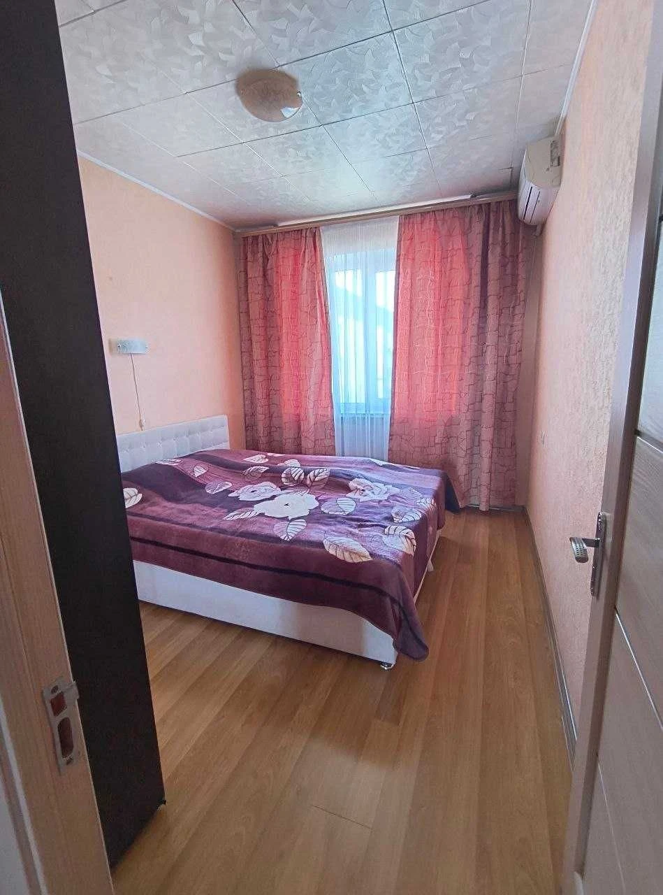 Продам 3 кімнатну квартиру по вул. 6 Грудня  (р-н Файномарке
