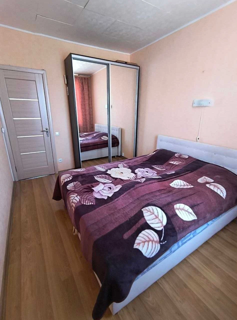 Продам 3 кімнатну квартиру по вул. 6 Грудня  (р-н Файномарке