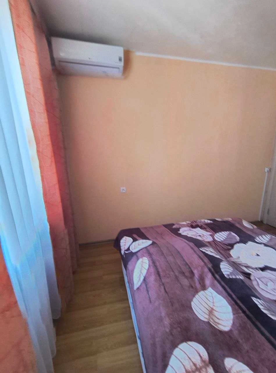 Продам 3 кімнатну квартиру по вул. 6 Грудня  (р-н Файномарке