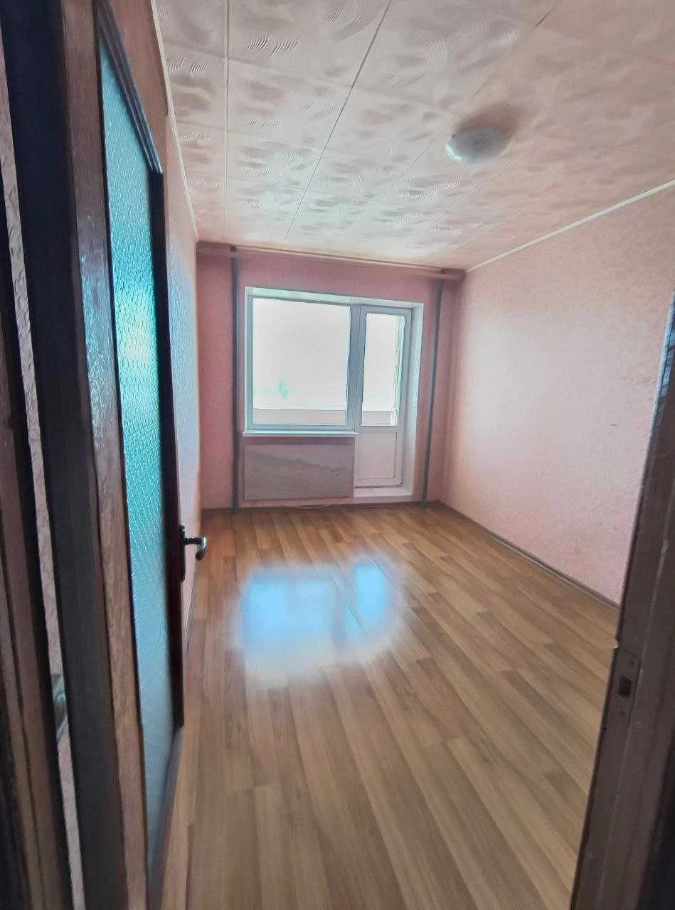 Продам 3 кімнатну квартиру по вул. 6 Грудня  (р-н Файномарке