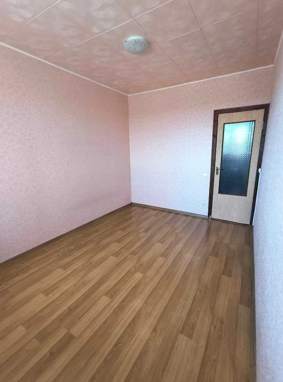 Продам 3 кімнатну квартиру по вул. 6 Грудня  (р-н Файномарке