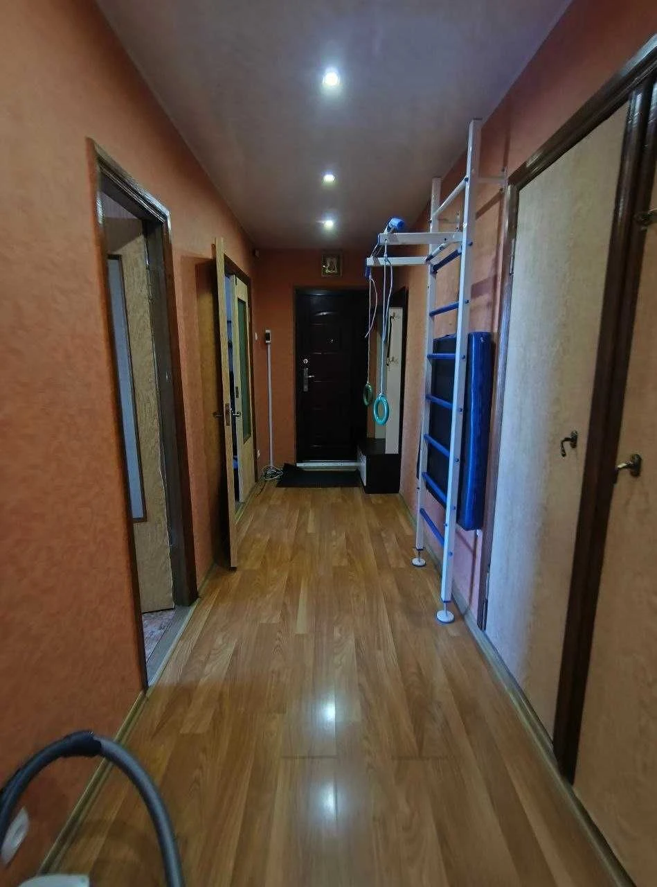 Продам 3 кімнатну квартиру по вул. 6 Грудня  (р-н Файномарке