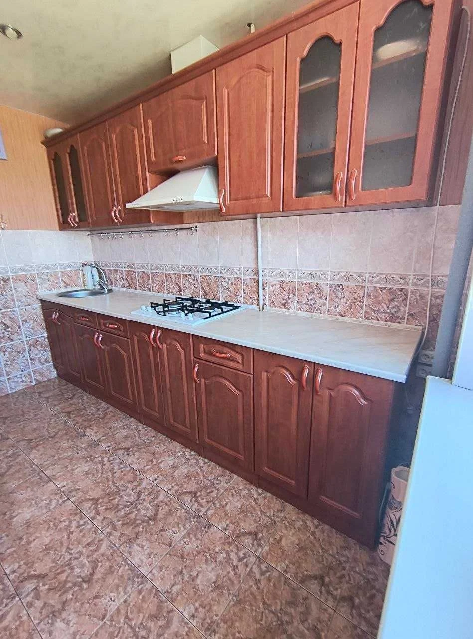 Продам 3 кімнатну квартиру по вул. 6 Грудня  (р-н Файномарке