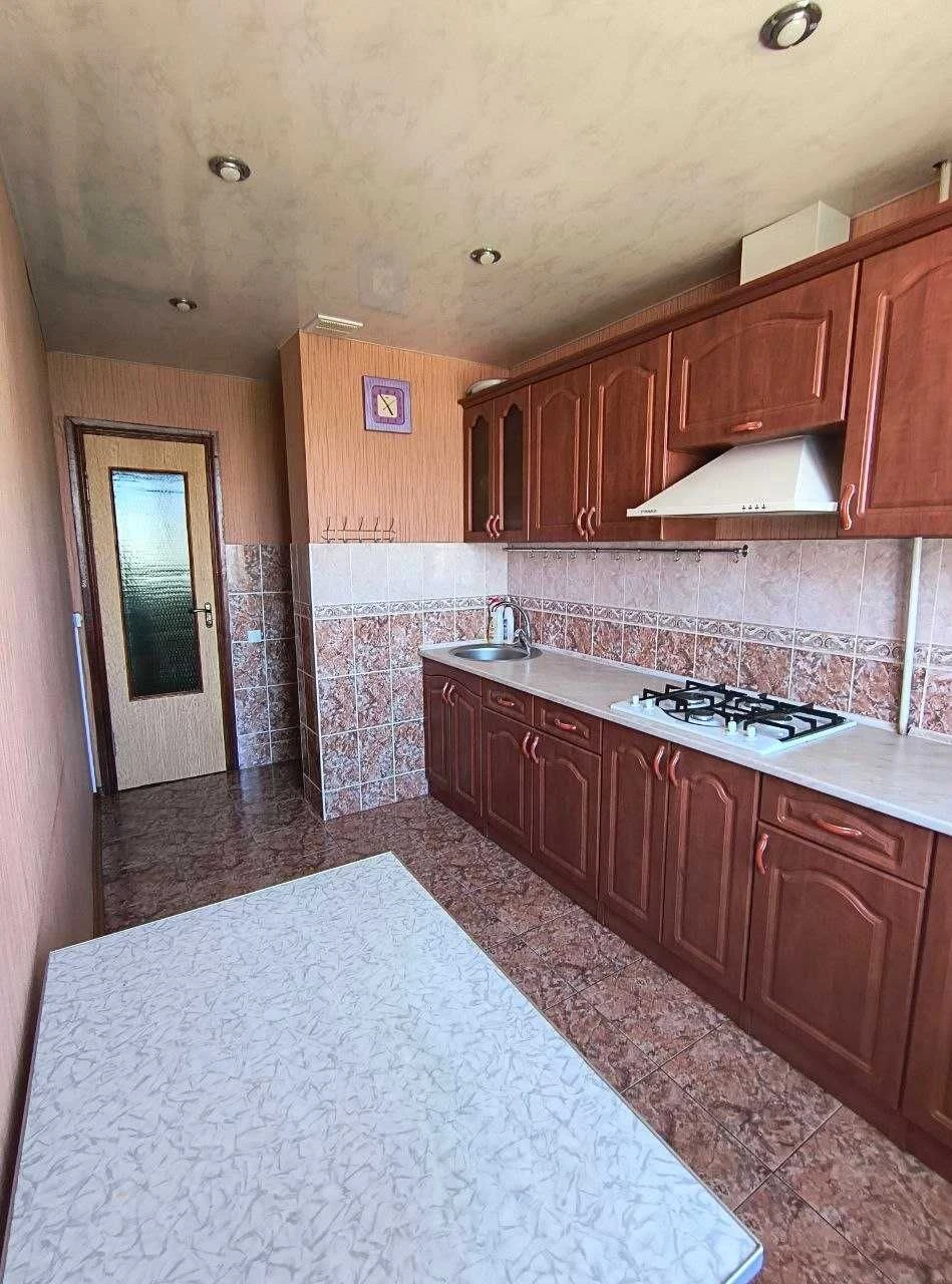 Продам 3 кімнатну квартиру по вул. 6 Грудня  (р-н Файномарке