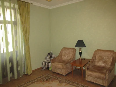 Продам 2 кімнатну квартиру (сталінка) на пл. Покровській ( р