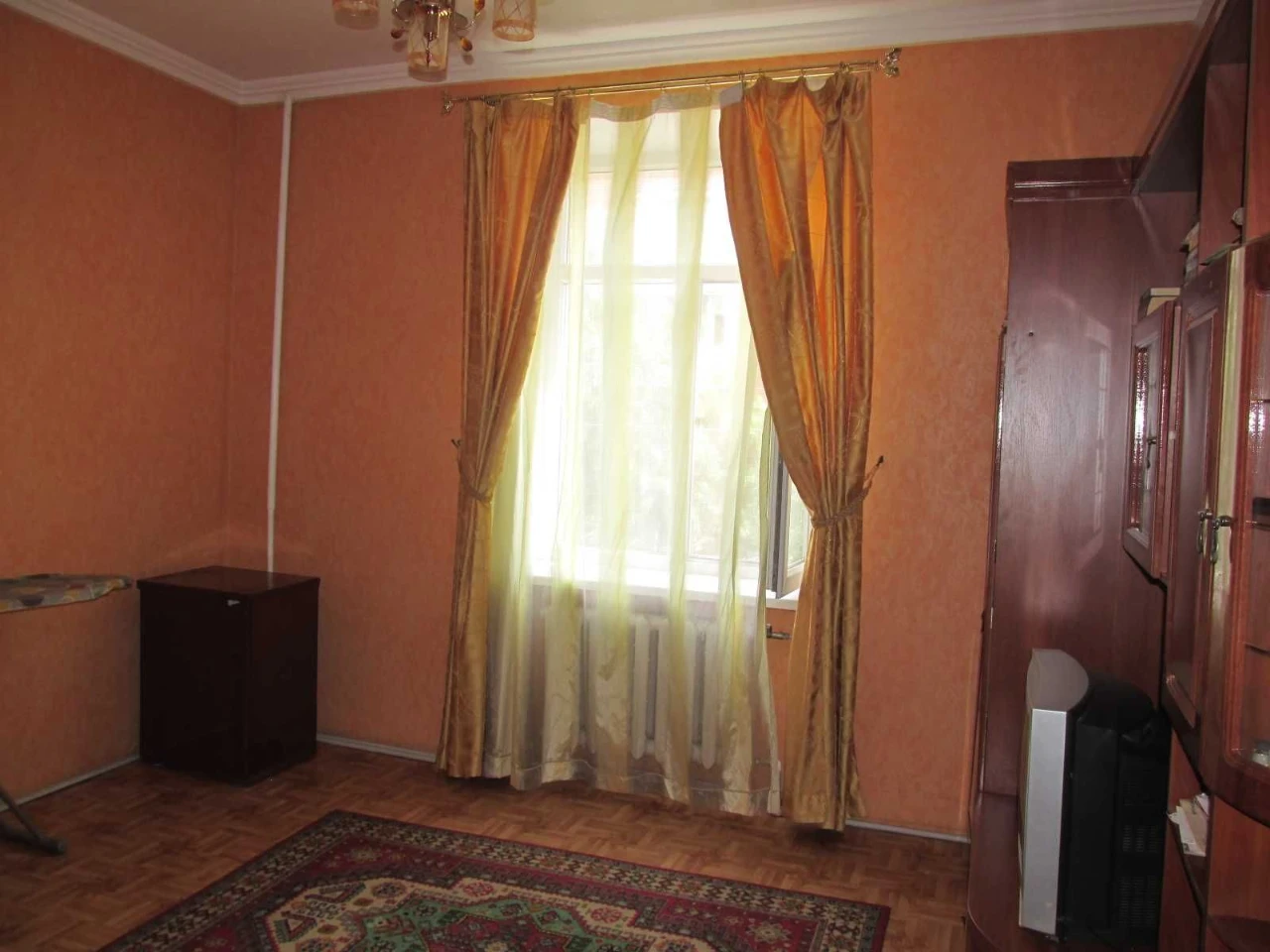 Продам 2 кімнатну квартиру (сталінка) на пл. Покровській ( р