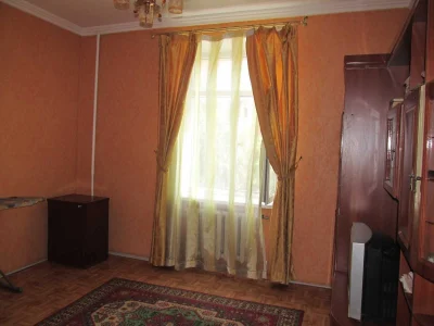 Продам 2 кімнатну квартиру (сталінка) на пл. Покровській ( р