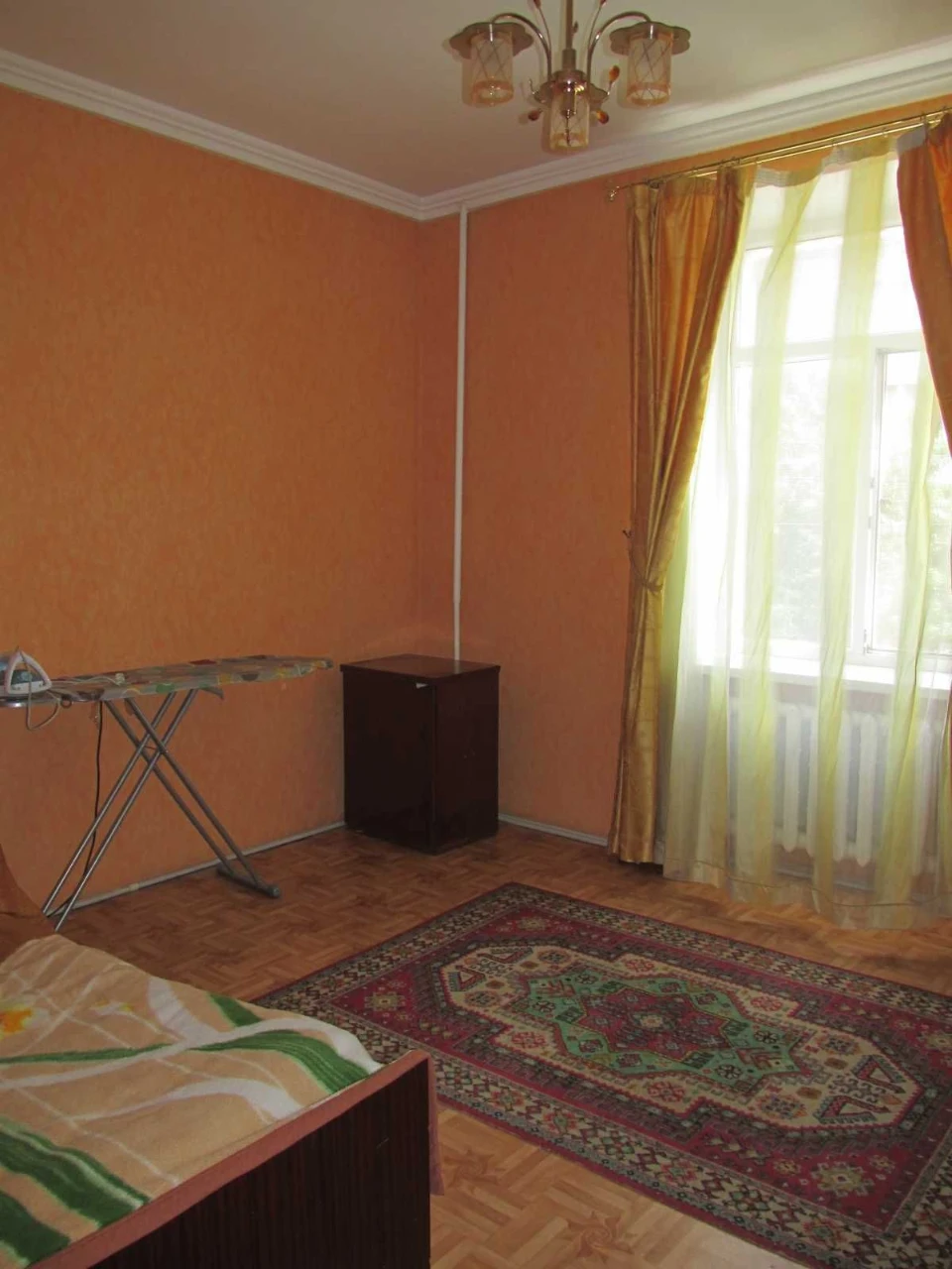Продам 2 кімнатну квартиру (сталінка) на пл. Покровській ( р