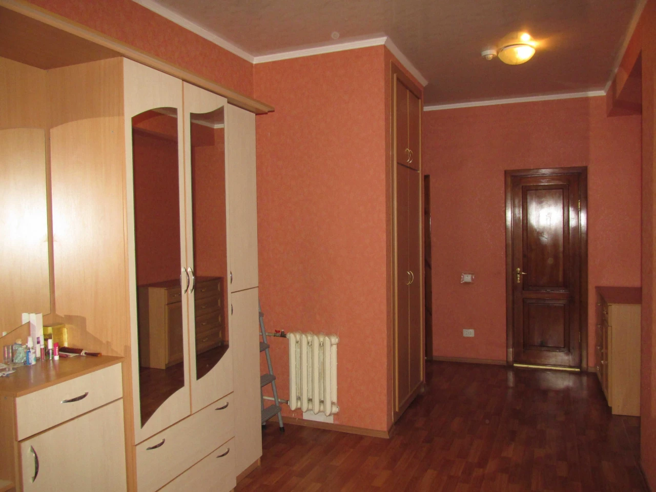 Продам 2 кімнатну квартиру (сталінка) на пл. Покровській ( р