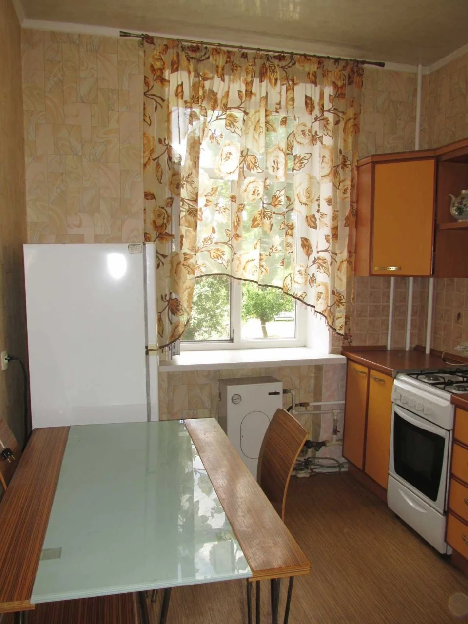 Продам 2 кімнатну квартиру (сталінка) на пл. Покровській ( р