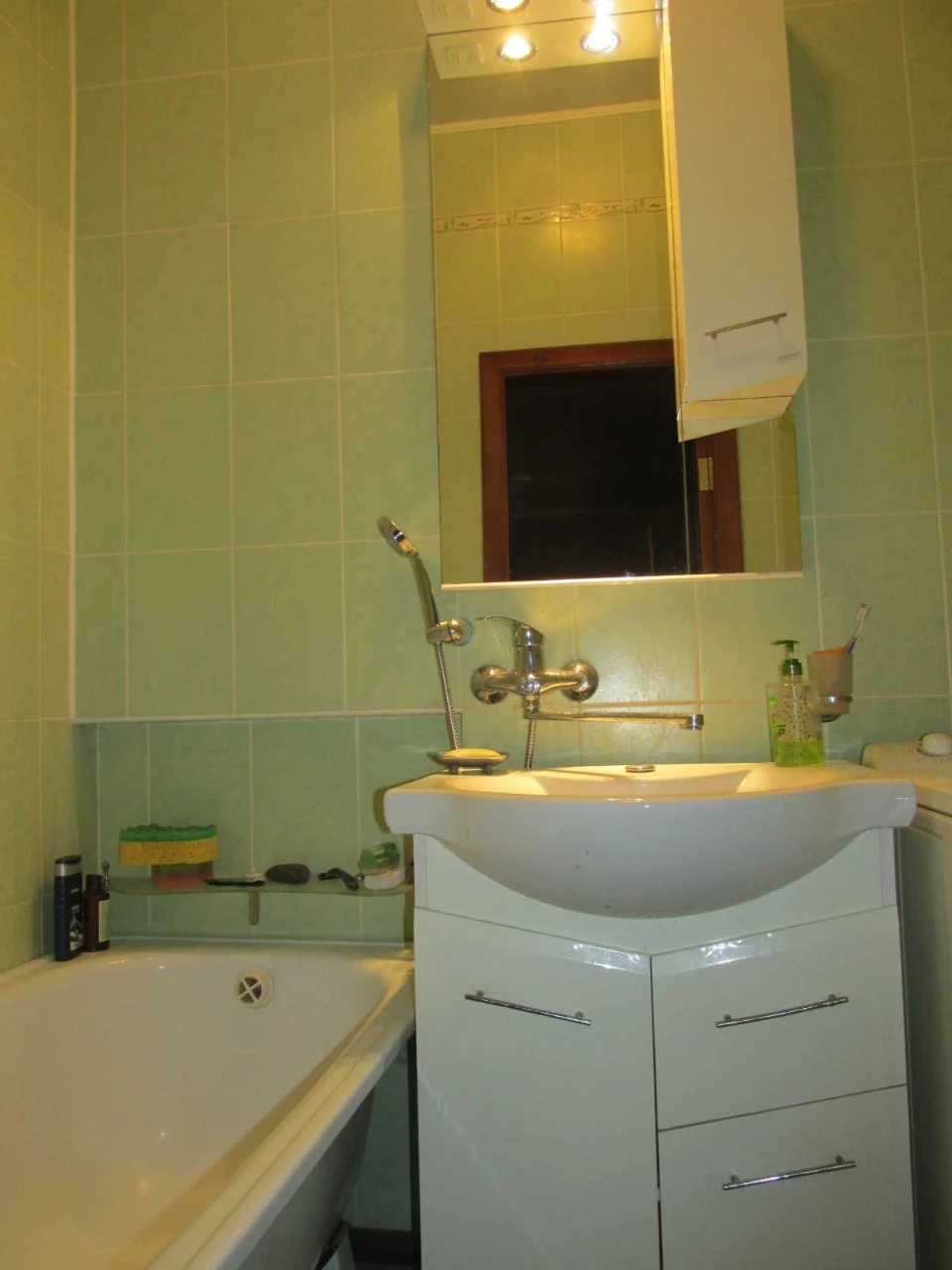 Продам 2 кімнатну квартиру (сталінка) на пл. Покровській ( р