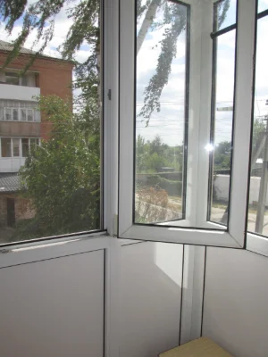 Продам 2 кімнатну квартиру (сталінка) на пл. Покровській ( р